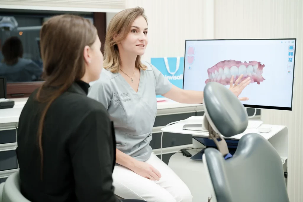 Aparat Invisalign® – czym jest? Działanie, cena i leczenie