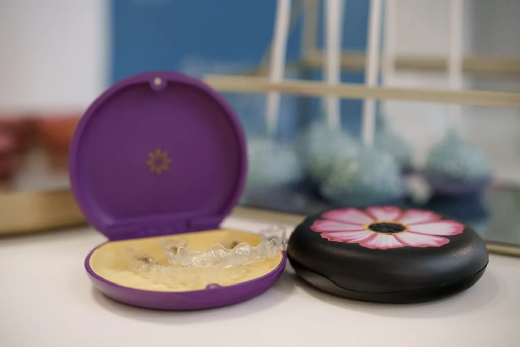 Invisalign® – cena 2025. Ile kosztuje aparat Invisalign®?